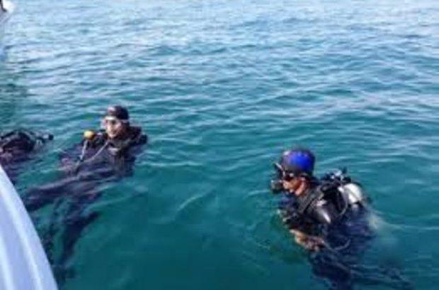 نجات جان ۱۰ نفر غواص در  آب های مواج جزیره لارک