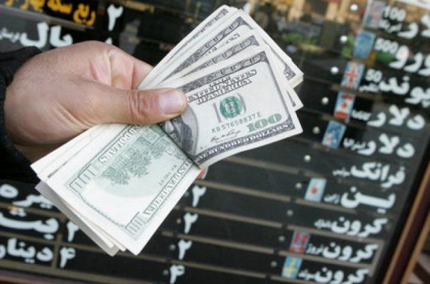 دلار در صرافی‌های بندرعباس ۱۲ هزار و ۲۰۰ تومان به فروش می‌رسد